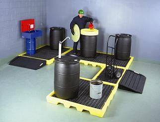 Enpac Link-Lock accessory in black, designed for secure connection and safety in industrial or chemical applications.